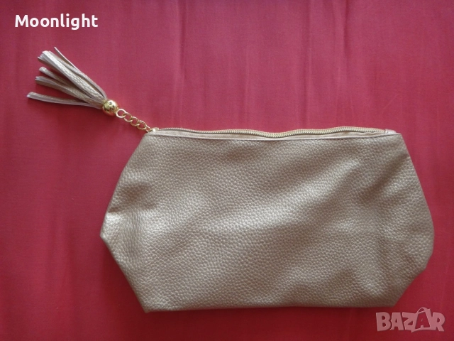 Нов тоалетен козметичен несесер в златно