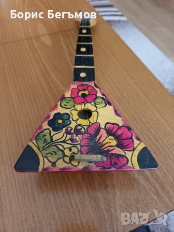 Руска дървена играчка балалайка, СССР, винтидж, цветни, ръчно рисувани цветя, , снимка 2 - Антикварни и старинни предмети - 52977542