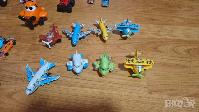 Колички, камиончета, самолети, снимка 8 - Коли, камиони, мотори, писти - 51254020