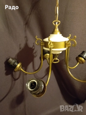 Стариннен месингов полилей за пет крушки, снимка 2 - Полилеи - 52772254