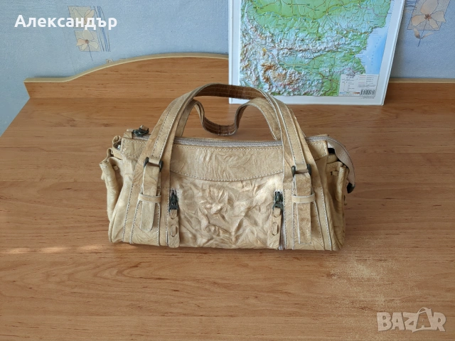 Стилна бежова чанта естествена кожа