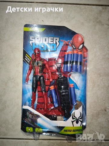 Комплект Фигурка Спайдърмен и Ръкавица с изстрелвач и меки стрели, червен