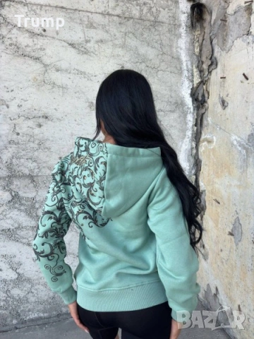 - - 50 % Мека и топла блуза, суитчър, худи. Високо качество с качулка, цвят мента