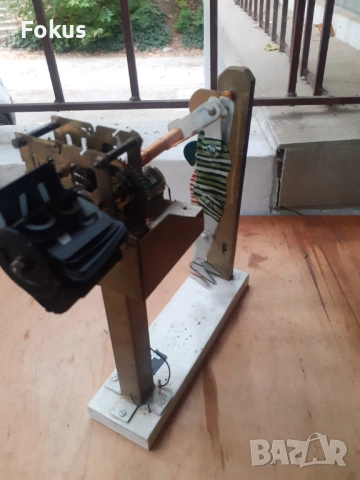 Стара механична играчка приспособена с механизъм от часовник, снимка 2 - Антикварни и старинни предмети - 53270564