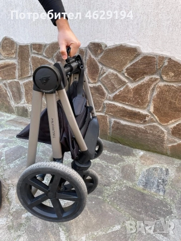 Бебешка Количка Venicci Upline Leo – стил, комфорт и качество, снимка 13 - Детски колички - 52132080