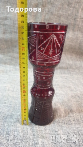 Ваза от червен кристал -Бохемия, снимка 4 - Антикварни и старинни предмети - 54088561