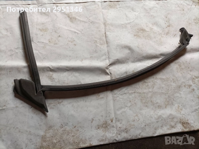 Уплътнение предно ляво стъкло Audi S5 F5 8W8837479