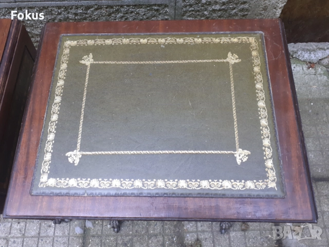 Две винтич масички от махагон със зелена кожа и златен лист, снимка 2 - Антикварни и старинни предмети - 51498142