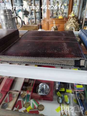 ДВА КЛАСЬОРА ЗА ПОЩЕНСКИ МАРКИ 