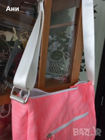Дамска чанта , снимка 2 - Чанти - 52855729