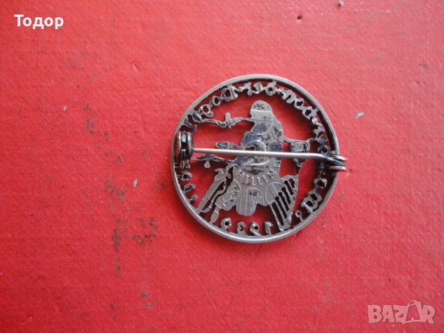 Ажурна сребърна брошка знак 1930, снимка 3 - Колиета, медальони, синджири - 40085082