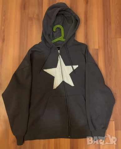 Сив суичър с цип и качулка. От House 