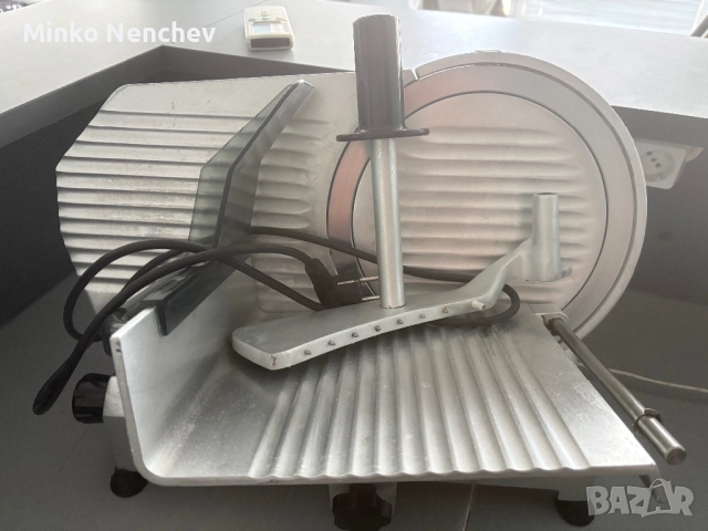 Слайс машина-колбаси резачка 