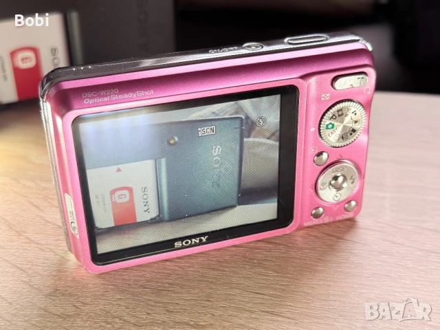Sony Cyber-shot DSC-W220 с Carl Zeiss обектив + аксесоари, снимка 12 - Фотоапарати - 53925872