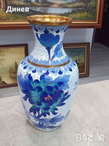 Китайска ваза Клоазоне (Cloisonné) – изящна изработка от мед, емайл и позлата (21х11 см)