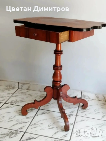 Винтидж дървена помощна масичка с чекмедже  За игра на шах , снимка 3 - Антикварни и старинни предмети - 54135836