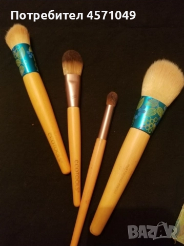 Комплект четки и палитра , снимка 10 - Козметика за лице - 52211640