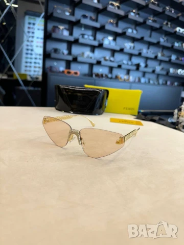 очила с черен обикновен калъф и ув защита fendi