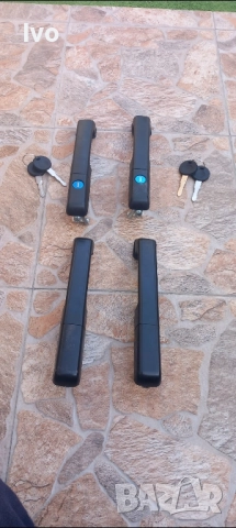 Продавам две предни и две задни дръжки за пасат 2 със четири ключа.