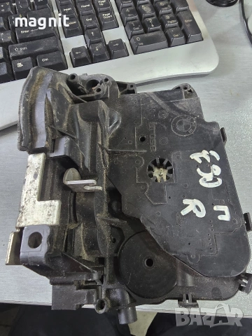 4389474 предна дясна брава за бмв е90 BMW E90 91, снимка 2 - Части - 53946758