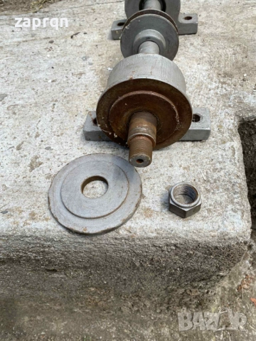 Ос със лагерни черупки за шмиргел, снимка 3 - Електродвигатели - 51637650