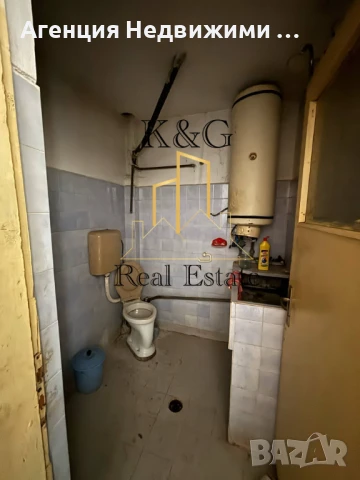 Триетажна тухлена на плоча къща в с. Стражец, снимка 6 - Къщи - 50458182