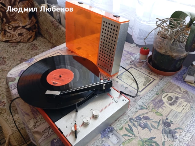 Грамофон Unitra WG 400 с вграден усилвател и говорител в капака , снимка 2 - Грамофони - 50876228