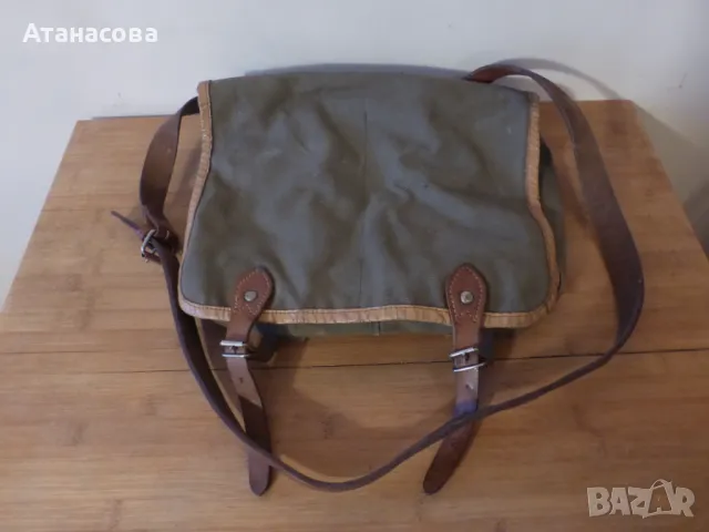 Туристическа брезентова чанта раница с кожена презрамка и каишки 1970 г