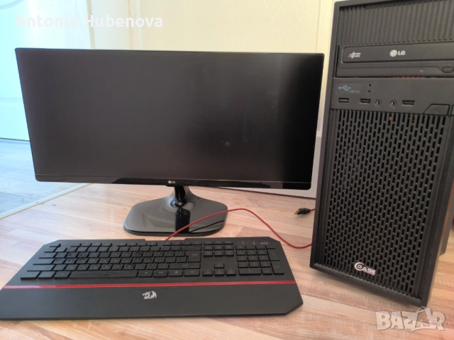 Компютърен сет с монитор, камера и светеща клавиатура