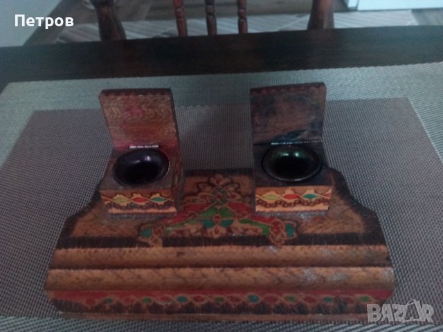 Продавам стара мастилница.Налични съдчета.