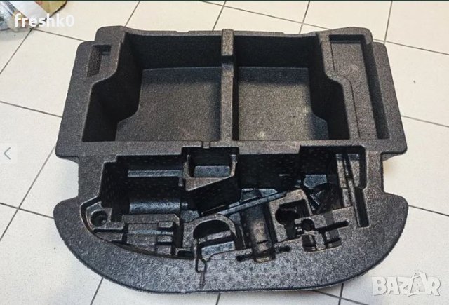 Кора багажник резевна гума Skoda Octavia 2017