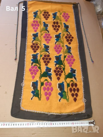 Автентична РЯДКА вълнена престилка , носия, снимка 2 - Антикварни и старинни предмети - 53888499