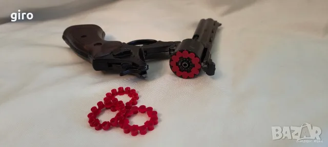 Колекционерски револвер с капси – реплика на Colt Python Magnum .357, снимка 7 - Колекции - 56112820