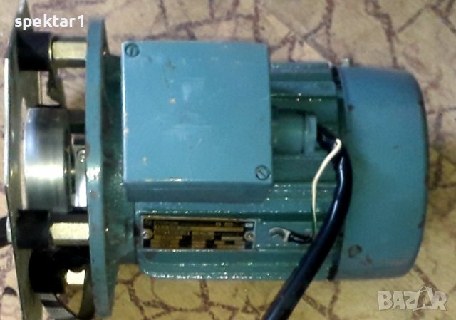Български трифазен фланцов електродвигател трифазен 0 75 кв 2800 оборота, снимка 1 - Други стоки за дома - 36608883