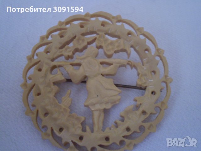 стара брошка изработена от бакелит фолклор жена дама, снимка 9 - Антикварни и старинни предмети - 36821125