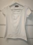 Дамска бяла накъсана тениска размер S цена 15 лв., снимка 1 - Тениски - 42900031