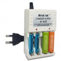 Мрежово зарядно JIABAO за акумулаторни батерии AA (R06) /AAA (R03) / MN1604, снимка 1 - Друга електроника - 35498361