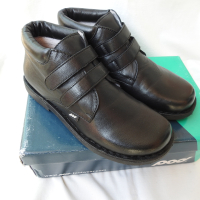 Детски кожени боти черни обувки с лепки POD Footwear НОВИ (35), снимка 2 - Детски боти и ботуши - 44718208