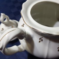 Голям порцеланов бароков чайник - СИП , снимка 6 - Сервизи - 42612610