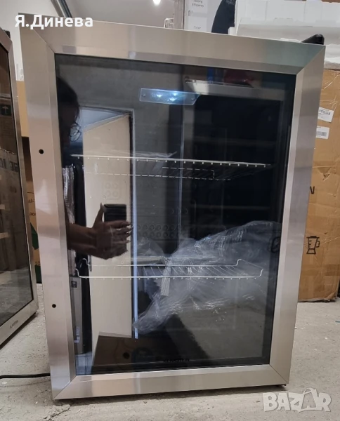 Хладилна витрина Klarstein 60L, снимка 1