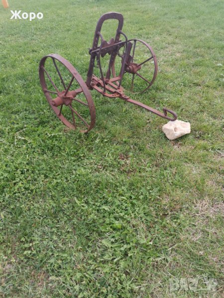 Над 100 годошен стар  колесар ,теглич за рало плуг, снимка 1