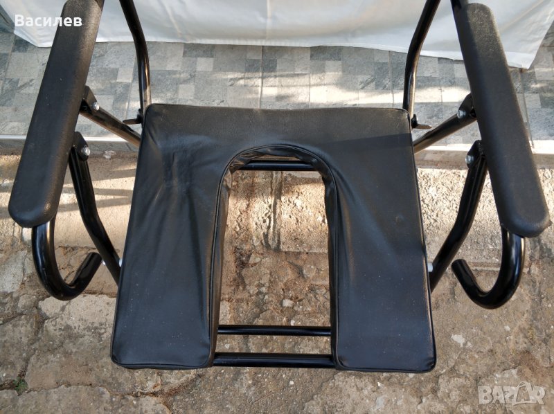 Продавам Комбиниран стол за тоалет и баня, кожен, черен, снимка 1