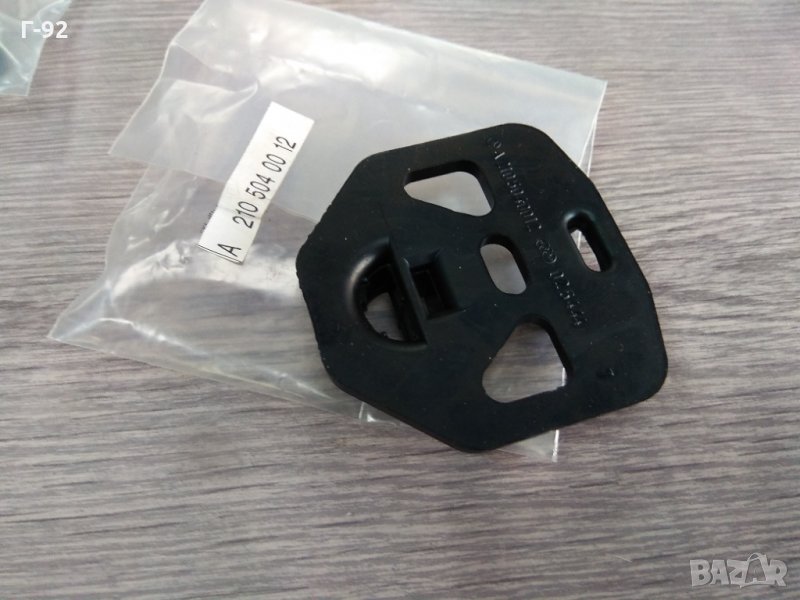 A2105040012**NEU**MERCEDES-BENZ**Тампон радиатор**, снимка 1