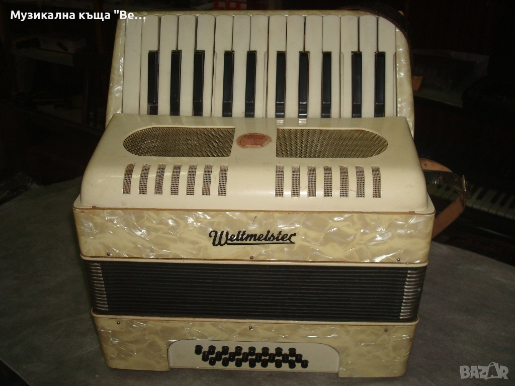 Акордеон Велтмайстер 24 баса, снимка 1