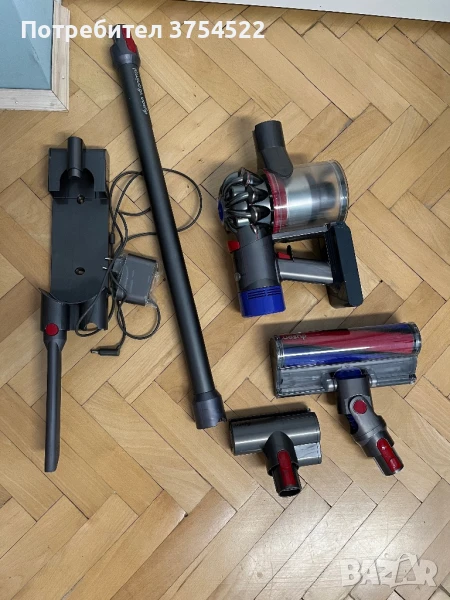Вертикална прахосмукачка Dyson V8 sv25, снимка 1