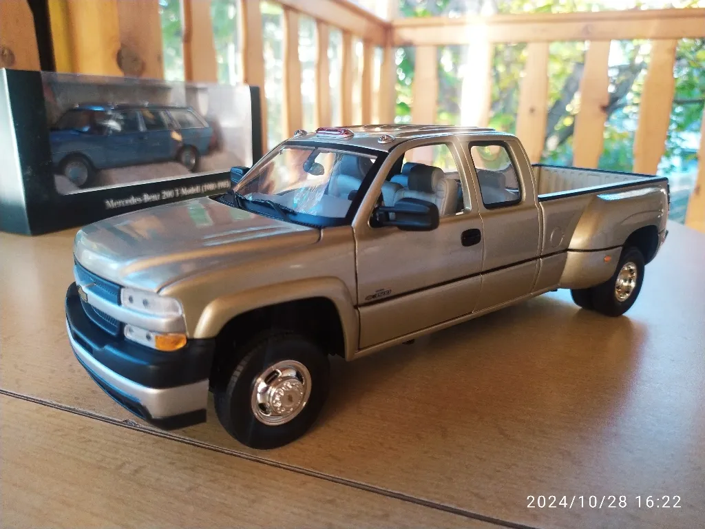 1:18 Chevrolet Silverado 3500 - Anson в Колекции в гр. София