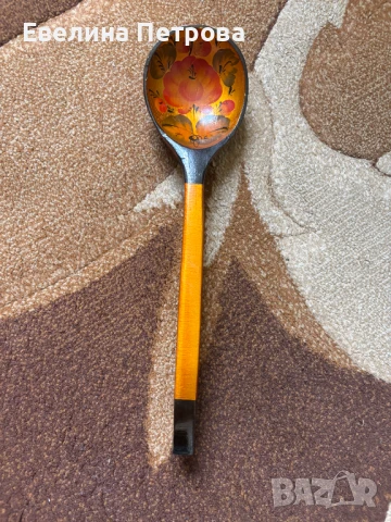 Дървена рисувана лъжица Хохлома