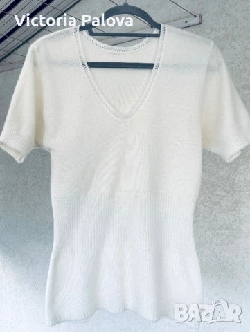 Луксозна млечнобяла блуза от ангора/кашмир с акцентна талия