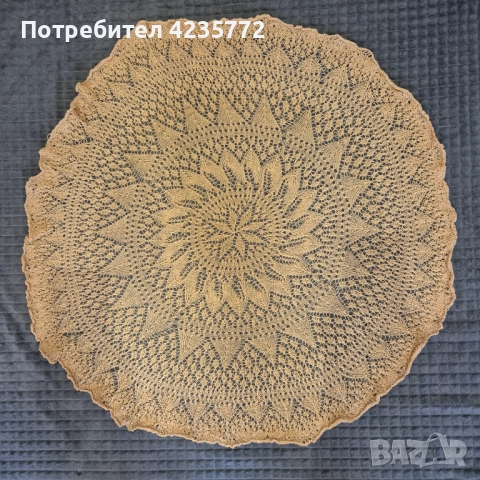 Покривка за маса плетена на една кука. 