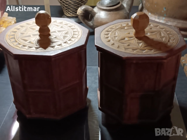 Сет от два дървени декоративни бурканa